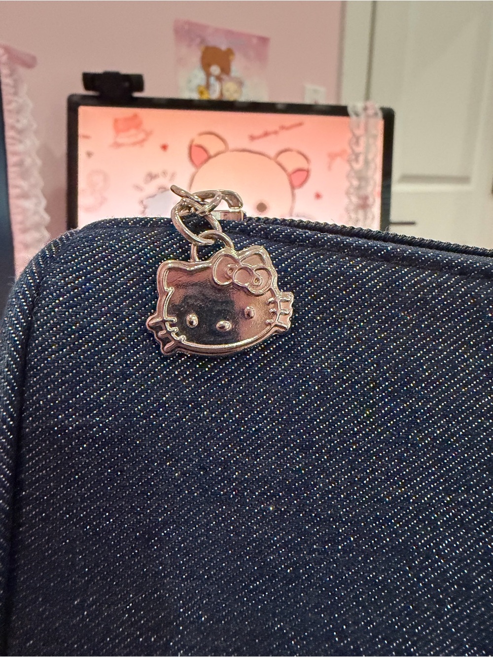 Hello Kitty Dark Blue Shoulder Bag with Red Bow - Picture 3 of 4